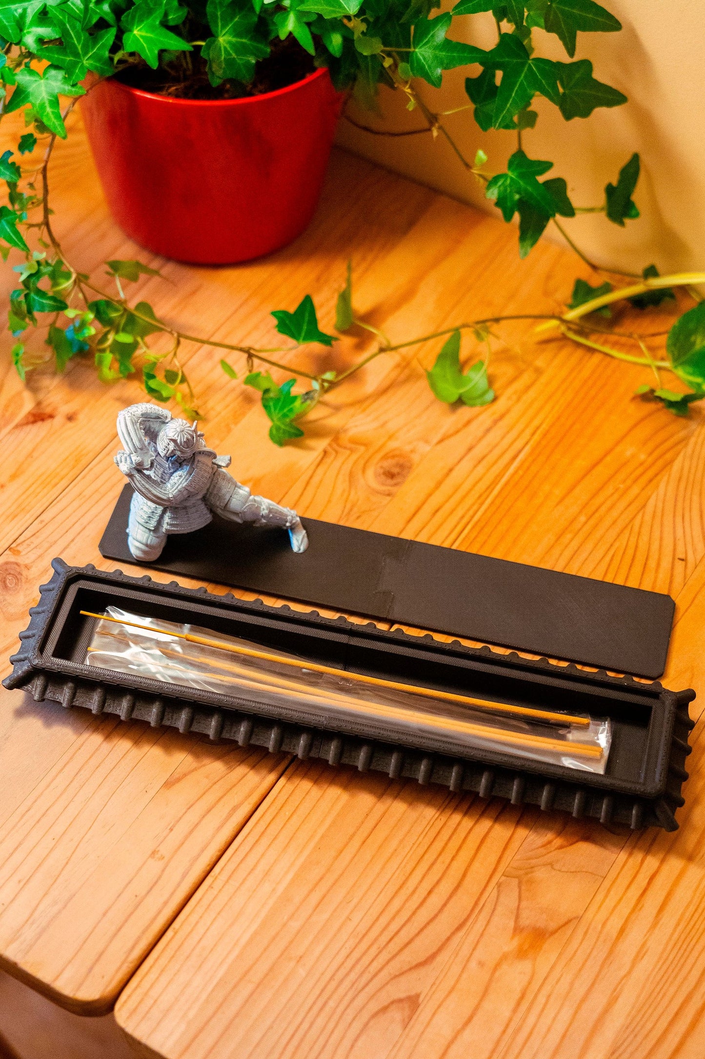 Samurái Incense Holder